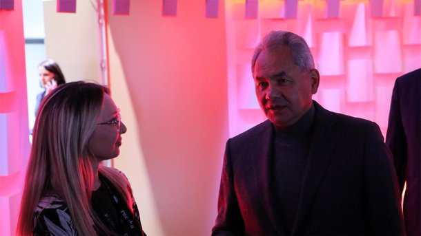 Сергей Шойгу посетил мероприятия и выставки Международного фестиваля «Народы России и СНГ» в Национальном центре «Россия»