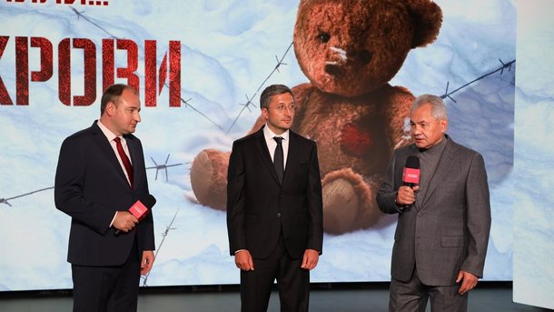 Сергей Шойгу посетил мероприятия и выставки Международного фестиваля «Народы России и СНГ» в Национальном центре «Россия»