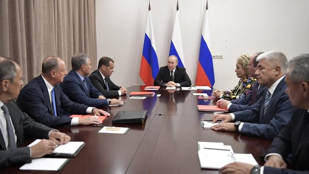 Президент провёл оперативное совещание с постоянными членами Совета Безопасности
