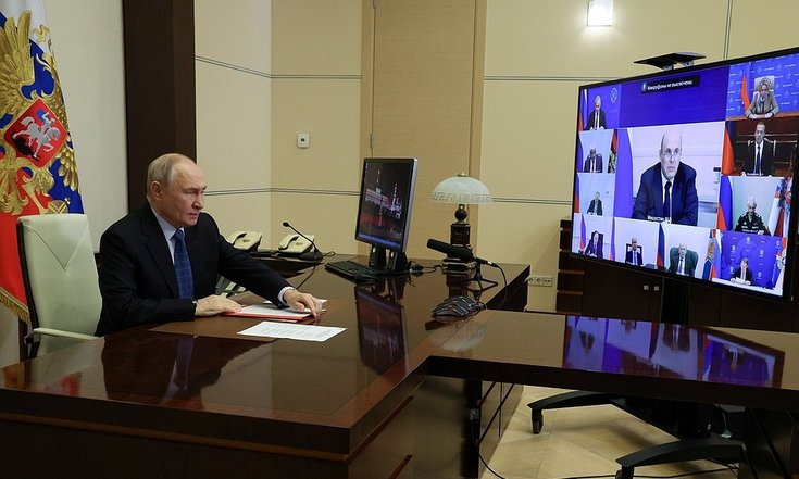 Совещание с членами Совета Безопасности по вопросу дополнительных мер по нейтрализации угроз общественной безопасности в России