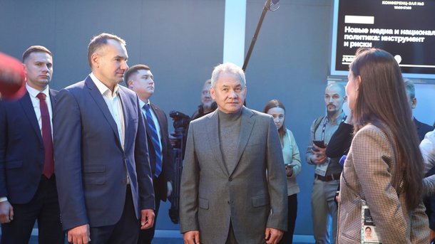 Сергей Шойгу посетил мероприятия и выставки Международного фестиваля «Народы России и СНГ» в Национальном центре «Россия»