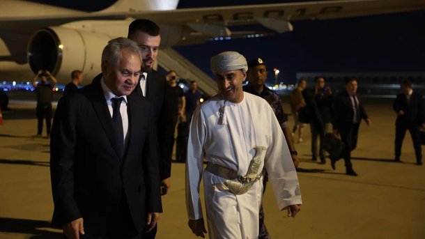 Секретарь Совета Безопасности России Сергей Шойгу прибыл в Оман, где проведет переговоры с высшим руководством Султаната