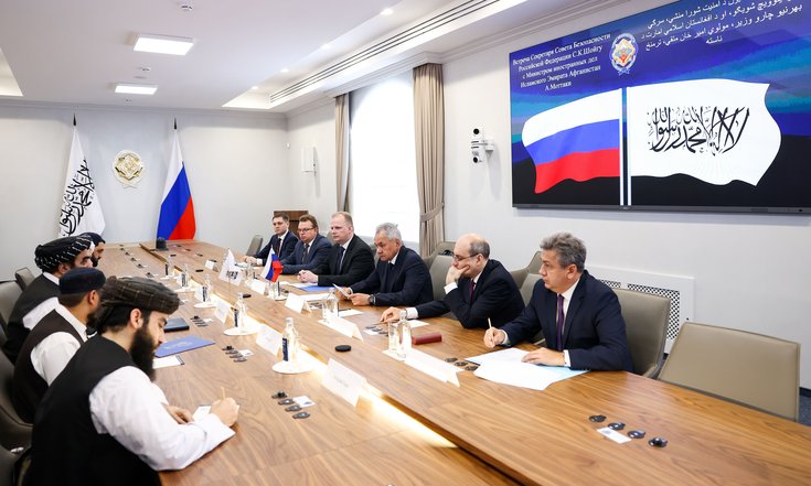 Секретарь Совета Безопасности Российской Федерации Сергей Шойгу встретился с министром иностранных дел Афганистана Амир Ханом Моттаки (фото: ТАСС)