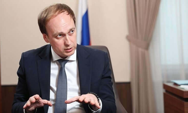 Заместитель Секретаря Совета Безопасности Российской Федерации Александр Масленников обратился к участникам Байкальского международного демографического форума (фото: Ведомости)
