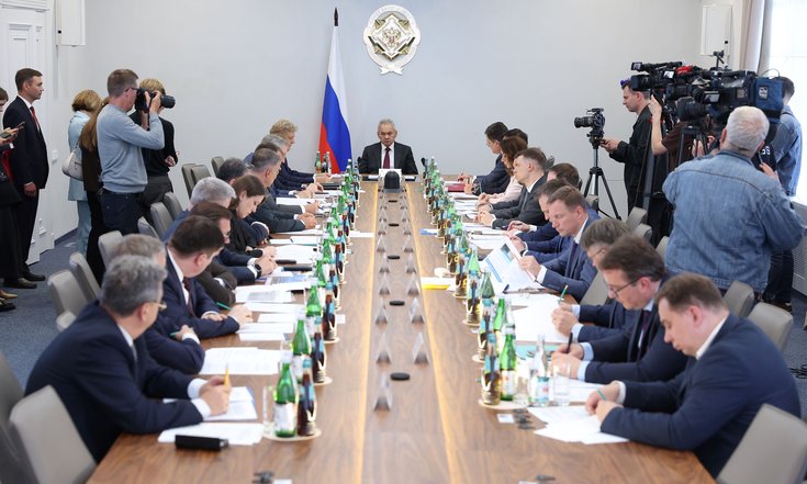 Секретарь Совета Безопасности России Сергей Шойгу провел совещание по  развитию энергетической базы для новых промышленных проектов Сибири (Фото: ТАСС)