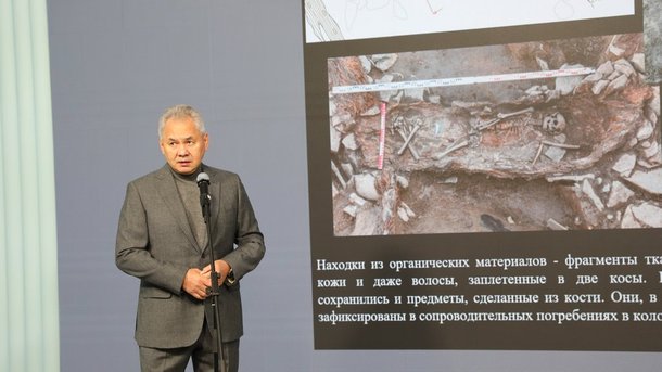 Сергей Шойгу посетил мероприятия и выставки Международного фестиваля «Народы России и СНГ» в Национальном центре «Россия»