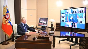 Президент в режиме видеоконференции провёл оперативное совещание с постоянными членами Совета Безопасности