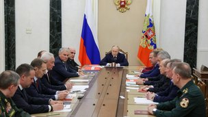 Владимир Путин в Кремле провёл оперативное совещание с постоянными членами Совета Безопасности