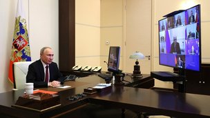 Президент России В.В.Путин  по видеосвязи провёл оперативное совещание с постоянными членами Совета Безопасности