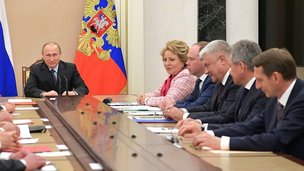 Владимир Путин провёл в Кремле оперативное совещание с постоянными членами Совета Безопасности