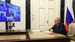 Президент России В.В. Путин в режиме видеоконференции провёл оперативное совещание с постоянными членами Совета Безопасности