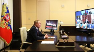 Владимир Путин провёл в режиме видеоконференции оперативное совещание с постоянными членами Совета Безопасности Российской Федерации