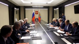 Владимир Путин провёл оперативное совещание с постоянными членами Совета Безопасности