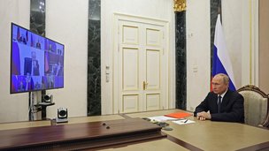 Президент России В.В.Путин  в режиме видеоконференции провёл оперативное совещание с постоянными членами Совета Безопасности