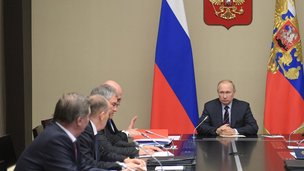Владимир Путин провел оперативное совещание с постоянными членами Совета Безопасности России