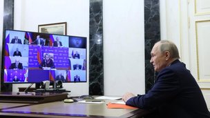 Владимир Путин провёл по видеосвязи оперативное совещание с постоянными членами Совета Безопасности