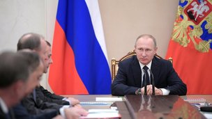 Президент России провел оперативное совещание с постоянными членами  Совета Безопасности  РФ
